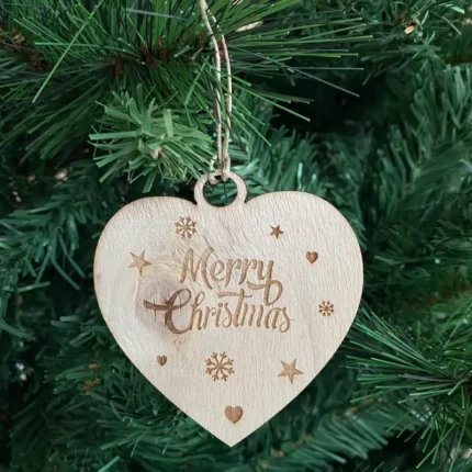 Pallina in legno natalizia a forma di cuore