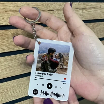 Portachiavi in plexiglass personalizzato stampato con foto e codice spotify