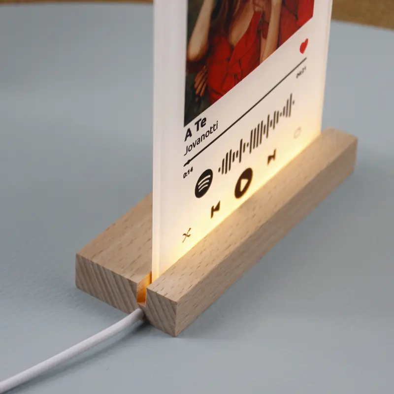 Lampada Led Spotify Personalizzata Con Foto E Codice - Regalo Originale Con Base In Legno E Luci Multicolore