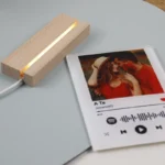 lampada a led in plexiglass con foto e codice spotify personalizzata