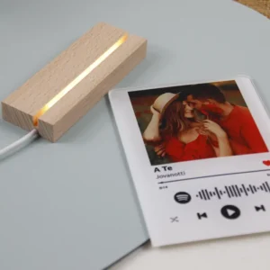 lampada a led in plexiglass con foto e codice spotify personalizzata