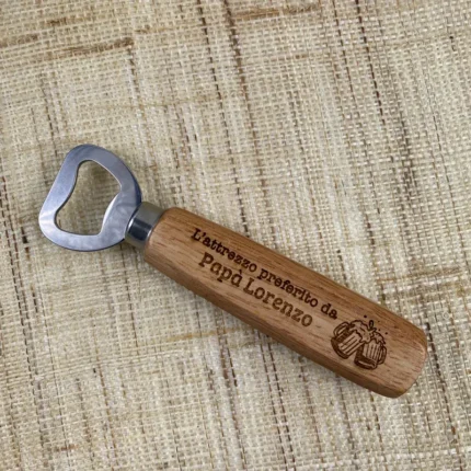 Apribottiglie personalizzato con manico in legno inciso con frase e nome – Idea regalo festa del Papà