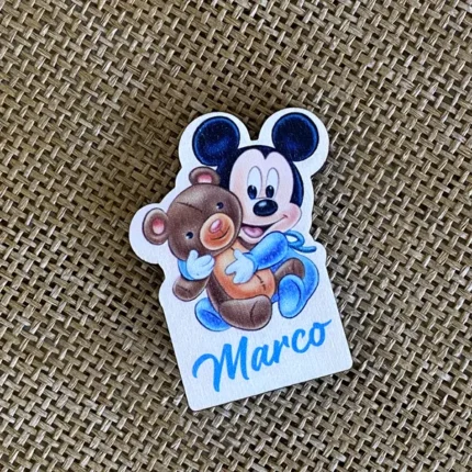 calamita baby topolino personalizzata con nome in plexiglass e legno