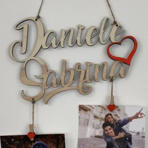 Portafoto nomi personalizzati in Legno con mollette e cuori Porta foto nomi personalizzati in Legno con mollette