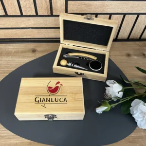 Kit accessori vino con nome personalizzato Kit accessori vino con nome personalizzato