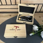 Kit accessori vino personalizzato con nomi idea regalo per coppia