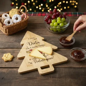 Tagliere in bamboo simpatico a forma di abete – “Il corpo dice dieta ma il cuore canta: A Natale puoi” Tagliere in bamboo ironico a forma di abete