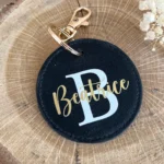 Portachiavi tondo in ecopelle personalizzato con nome e iniziale